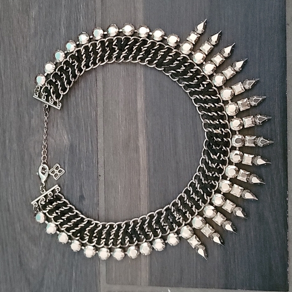 Bcbg black and gold necklace - Picture 4 of 4